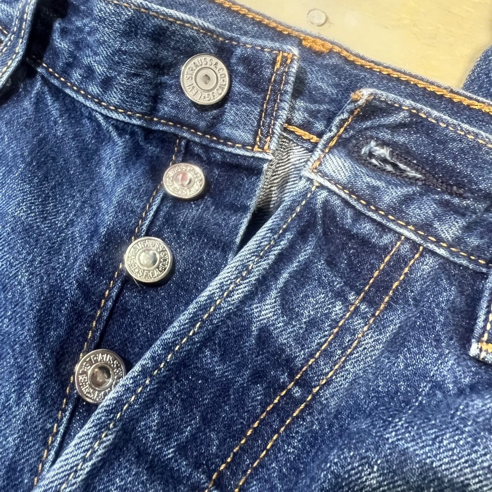 EUC [Levi's] Mid Rise Straight Leg Men's 501 Denim Blue Jeans 28X32 | Women's 6 - Picture 8 of 14